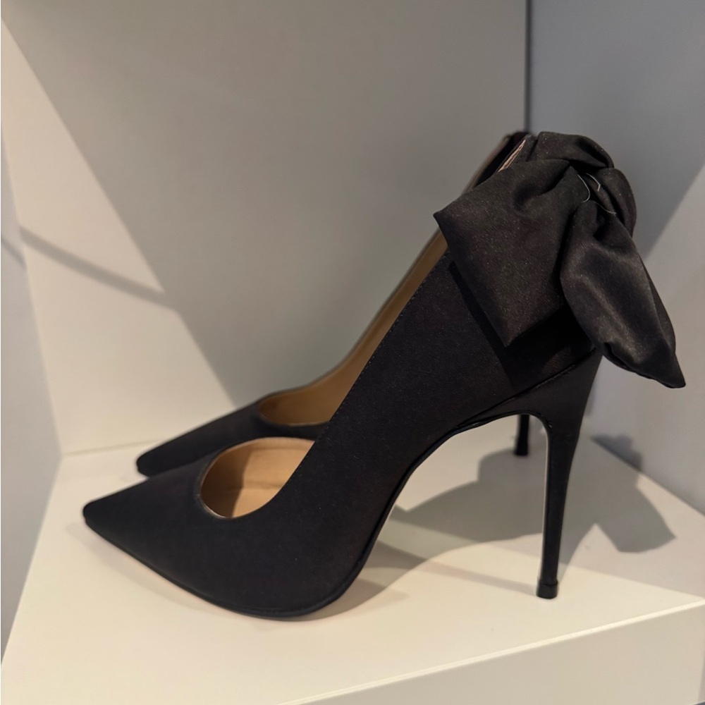 Sophisticated Black Heels with Bow Detail